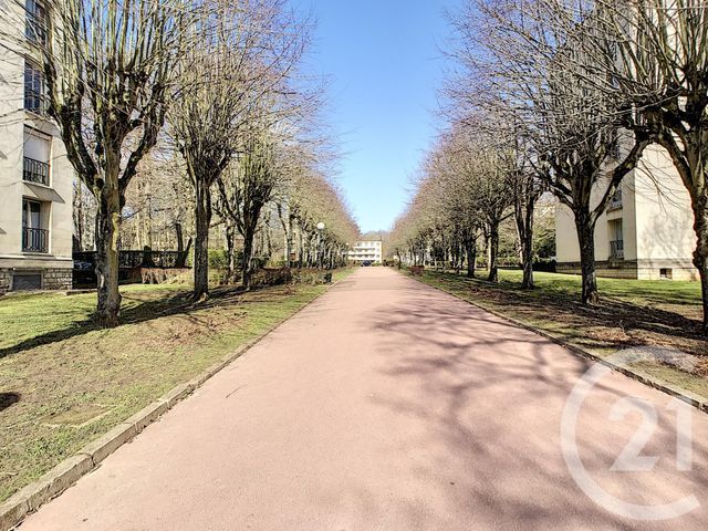 Afficher la photo en grand Appartement F4 à vendre - 4 pièces - 74.0 m2 - VILLE D AVRAY - 92 - ILE-DE-FRANCE - Century 21 Immobilière Corot