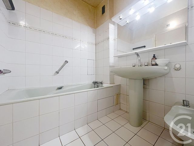 Appartement F5 à vendre - 5 pièces - 110.39 m2 - VILLE D AVRAY - 92 - ILE-DE-FRANCE - Century 21 Agence De La Mairie