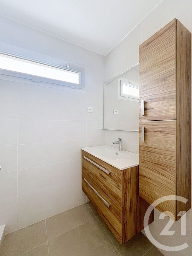 Appartement F5 à vendre - 5 pièces - 106.98 m2 - VILLE D AVRAY - 92 - ILE-DE-FRANCE - Century 21 Agence De La Mairie